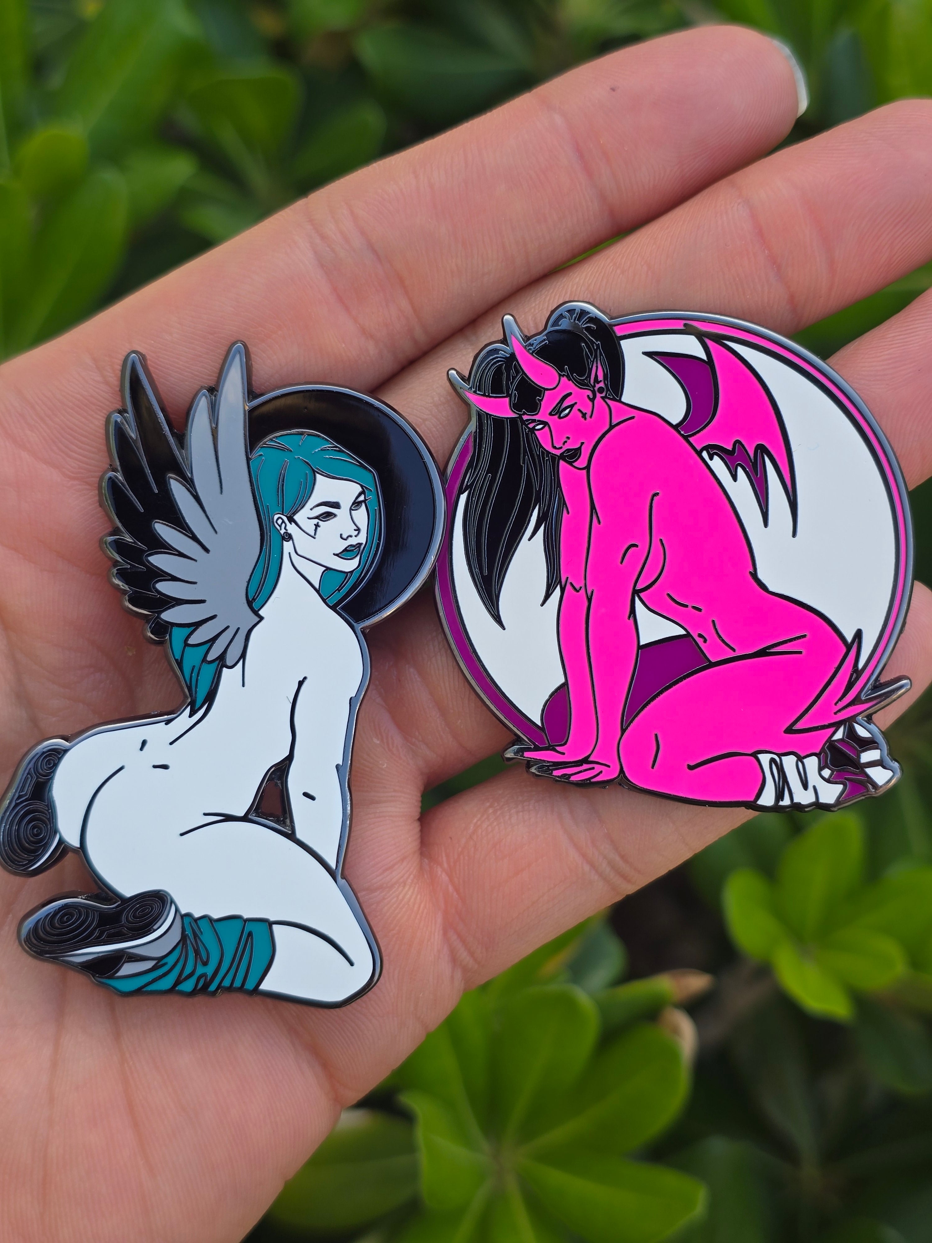 Devil and Angel Sisters Pin Set