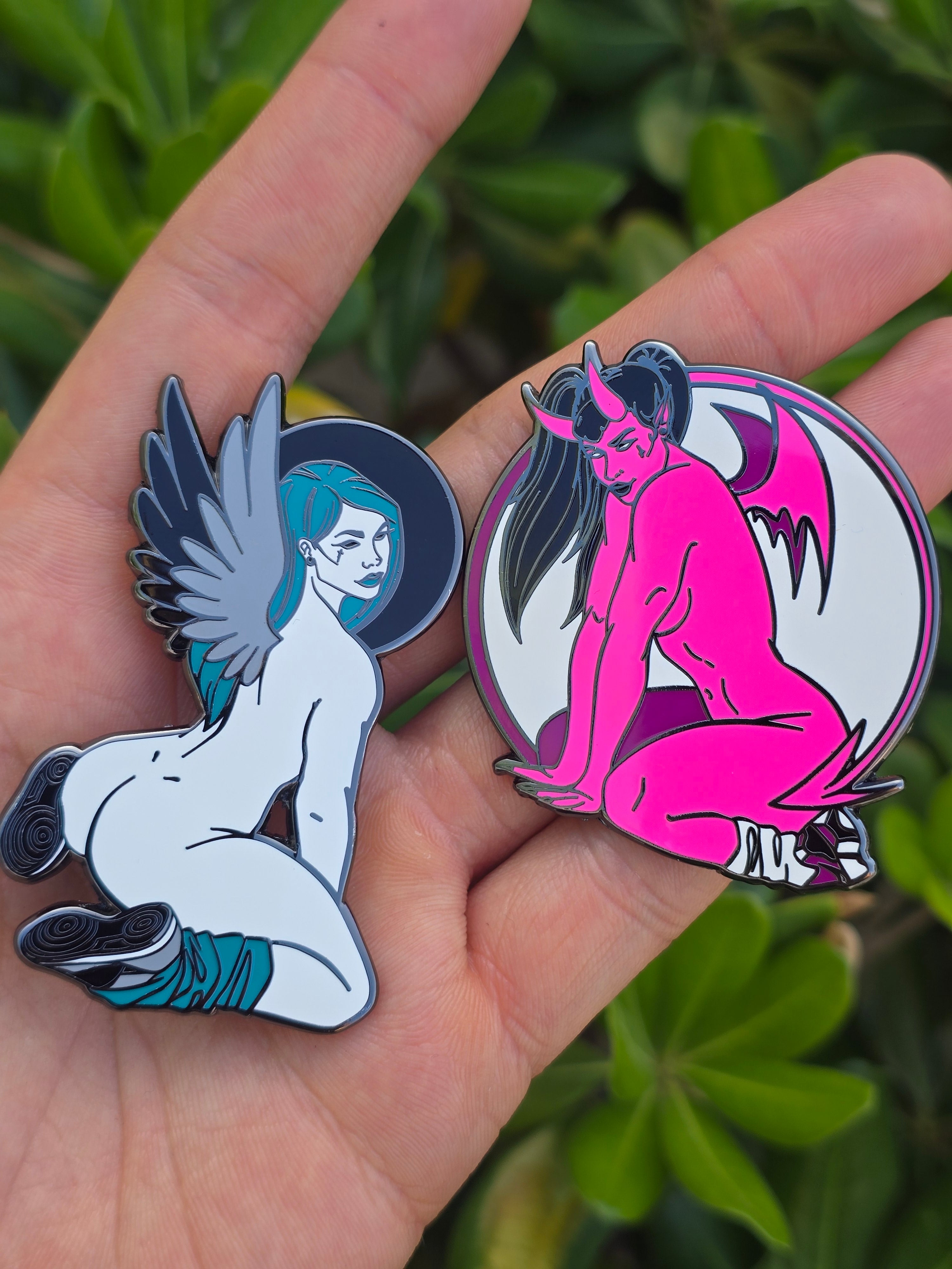 Devil and Angel Sisters Pin Set